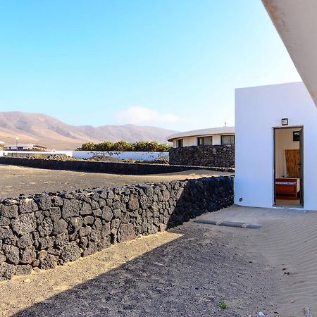 Famara Beach Apt Ngoại thất bức ảnh