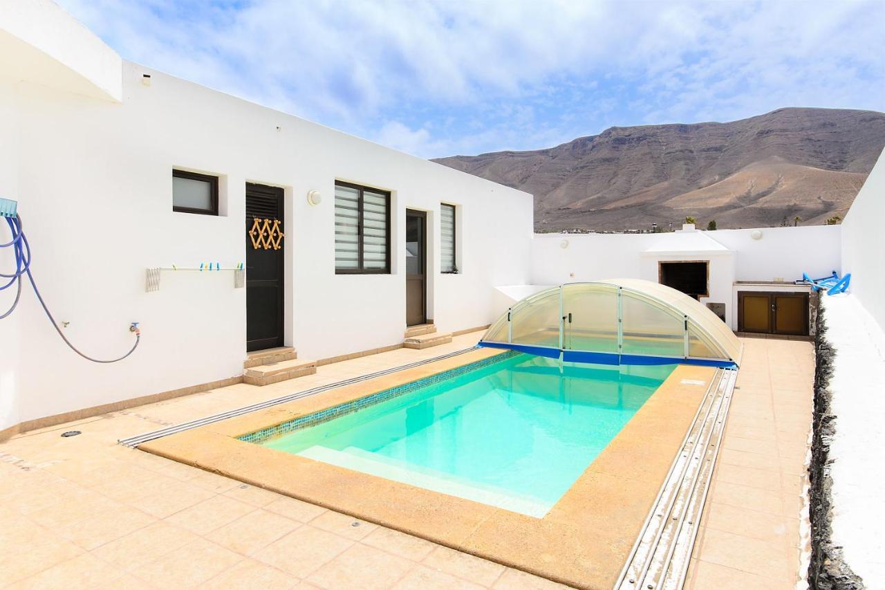 Famara Beach Apt Ngoại thất bức ảnh