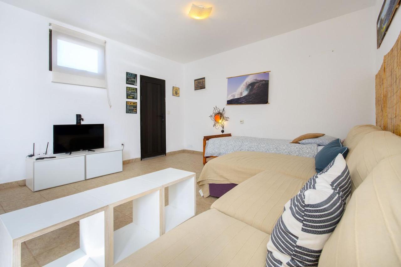 Famara Beach Apt Ngoại thất bức ảnh