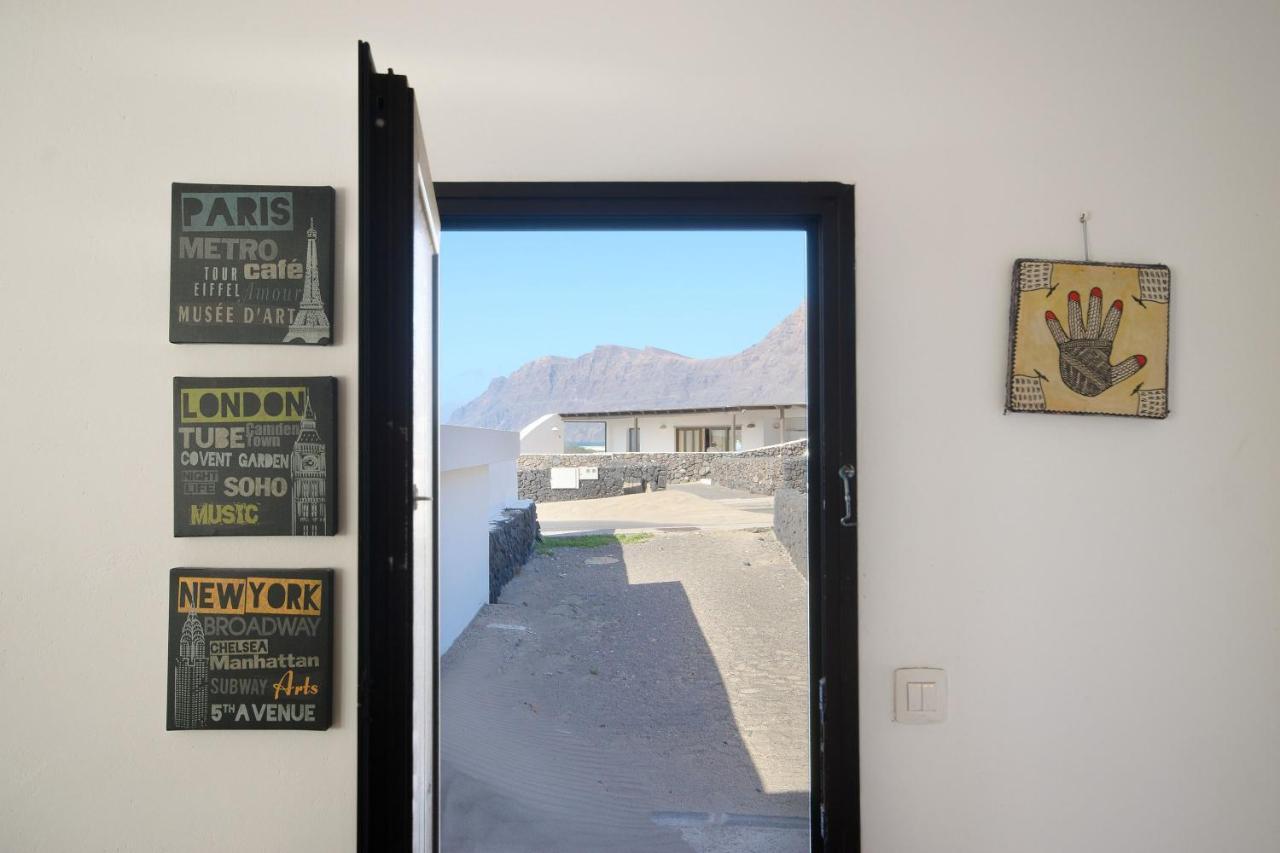 Famara Beach Apt Ngoại thất bức ảnh